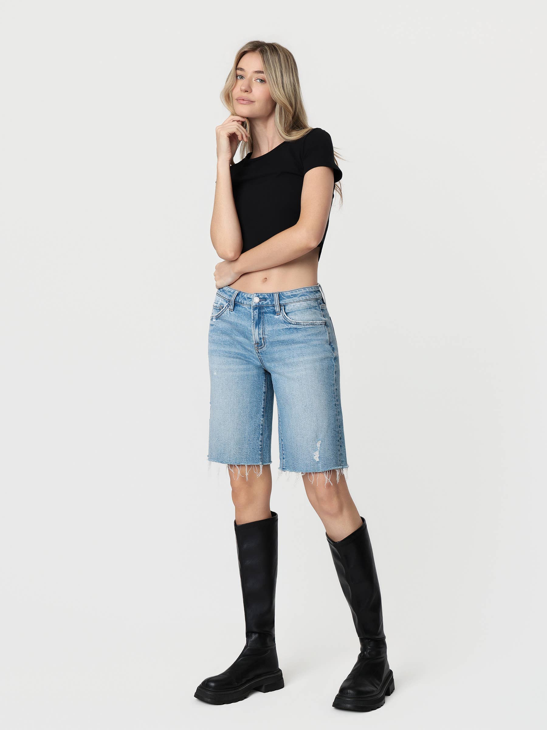 MID RISE RAW HEM MEDIUM WASH JORTS T7494
