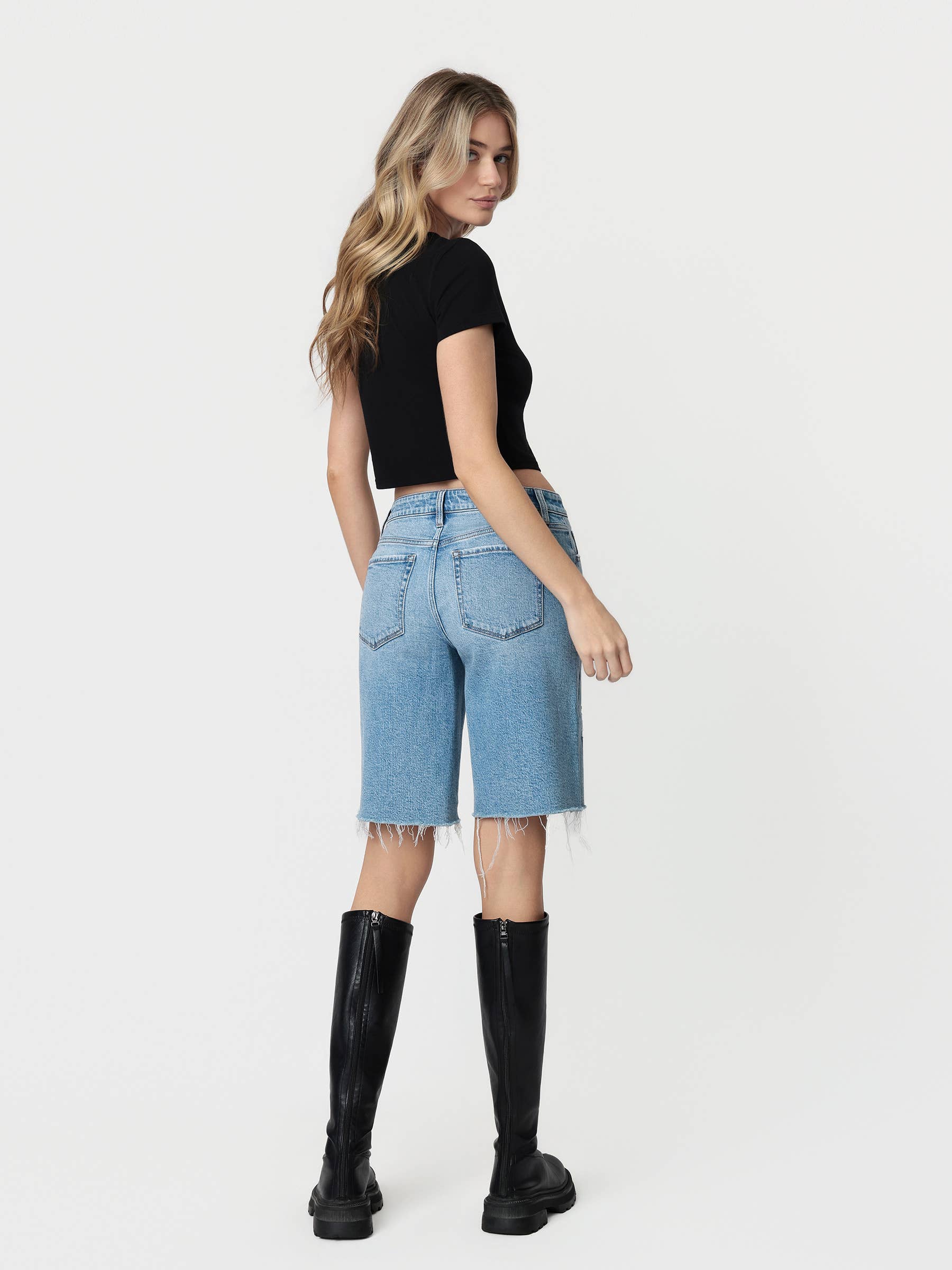 MID RISE RAW HEM MEDIUM WASH JORTS T7494