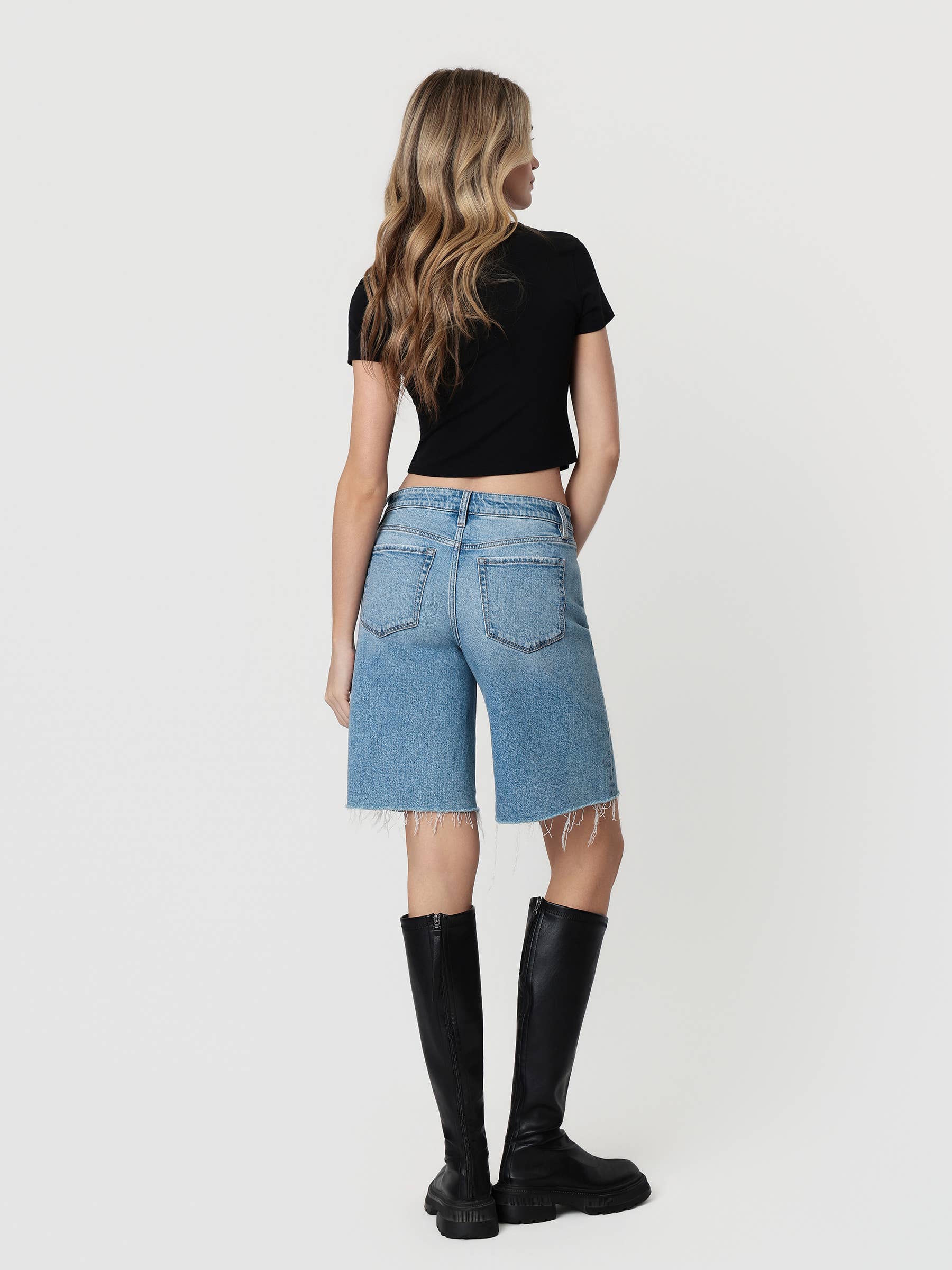 MID RISE RAW HEM MEDIUM WASH JORTS T7494