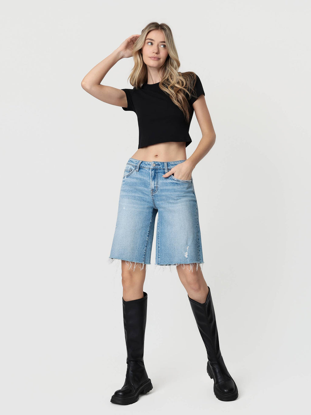 MID RISE RAW HEM MEDIUM WASH JORTS T7494