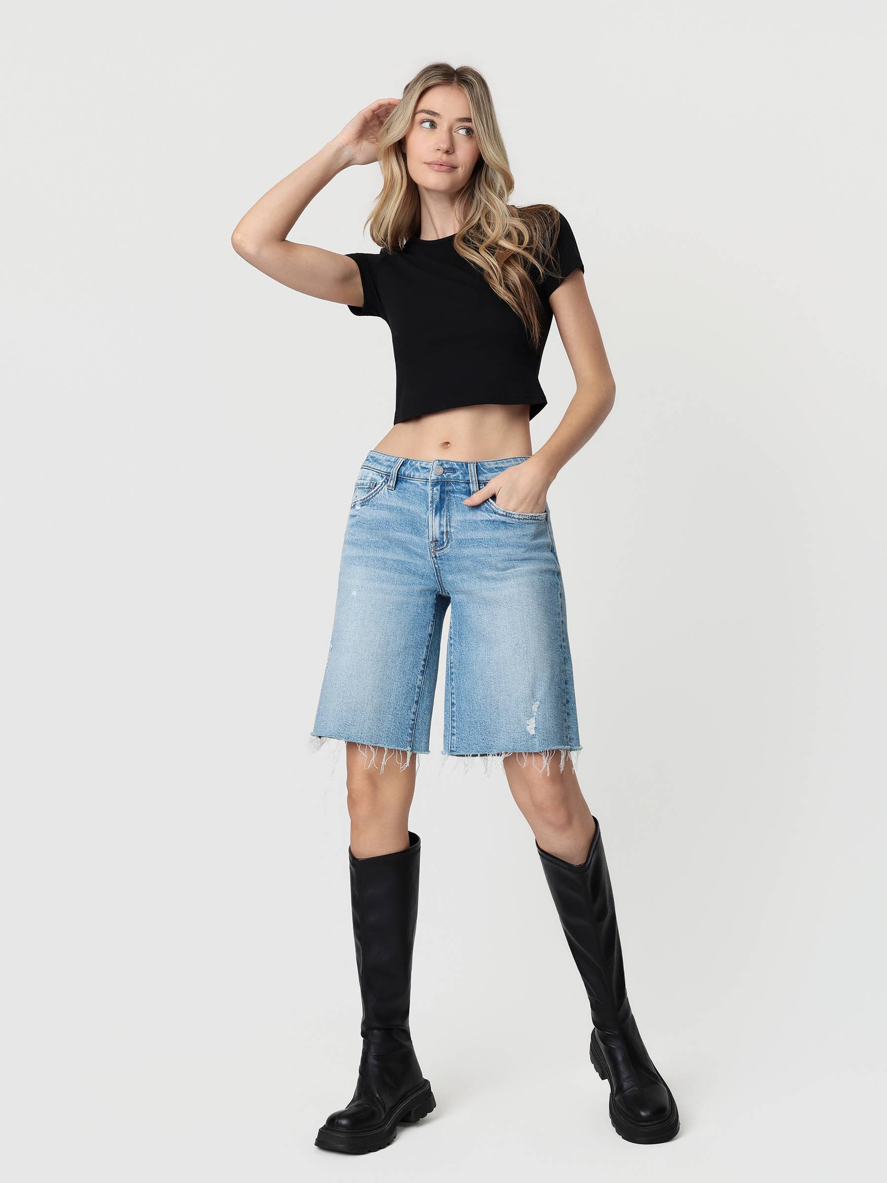 MID RISE RAW HEM MEDIUM WASH JORTS T7494