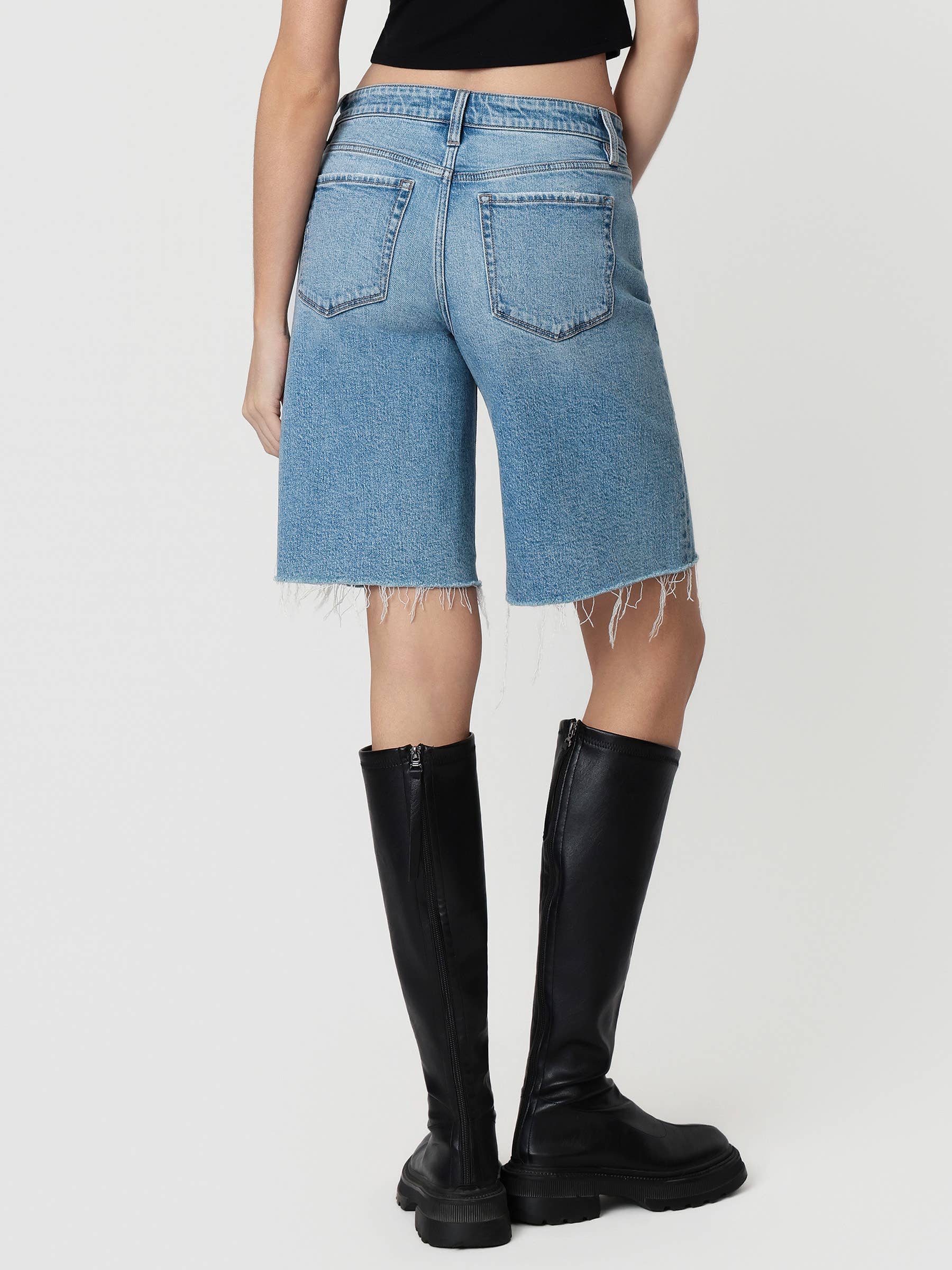 MID RISE RAW HEM MEDIUM WASH JORTS T7494